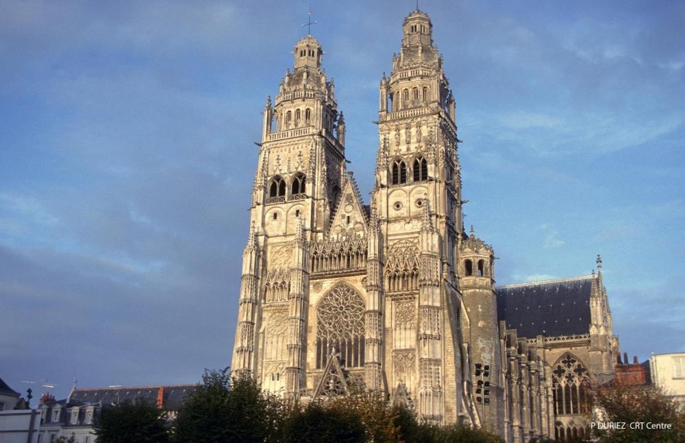 Cygne Jaune - Opera / Cathedrale Tours Esterno foto